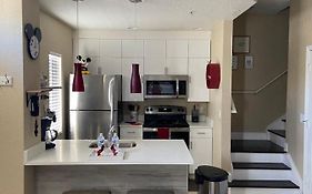 Beautiful Town Home 5 Miles From Disney Entrance
